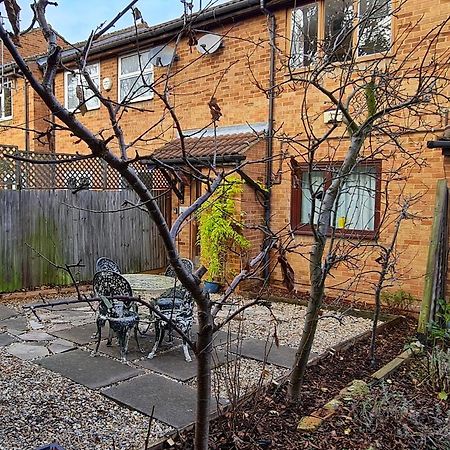 Sw19 - Quiet Split-Level 2-Bedroom Maisonette With Garden Лондон Екстериор снимка