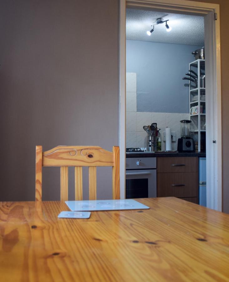Sw19 - Quiet Split-Level 2-Bedroom Maisonette With Garden Лондон Екстериор снимка